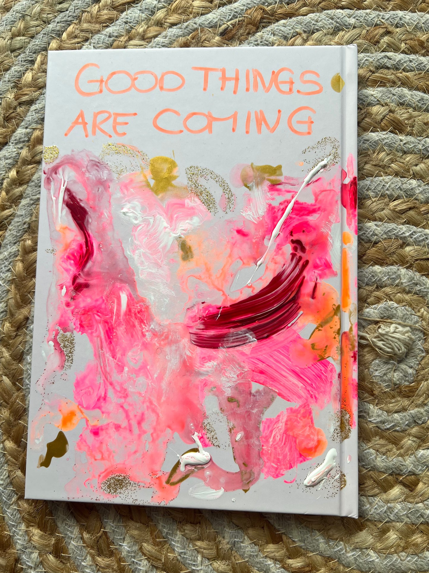 Handbemaltes Dankbarkeitsjournal mit Kunstwerk auf dem Cover