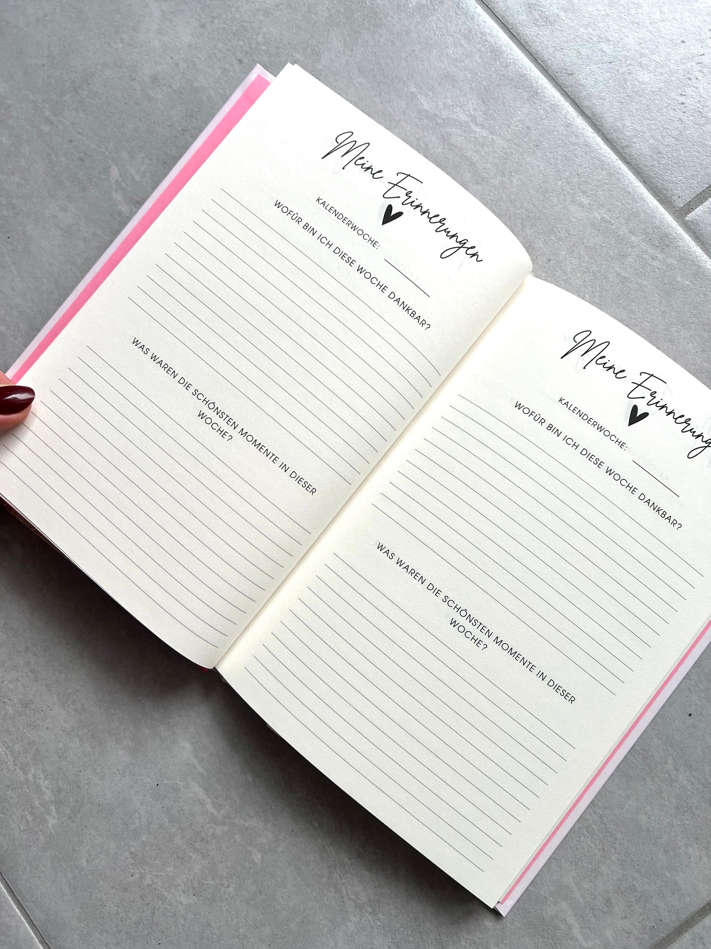 Handbemaltes Dankbarkeitsjournal mit Kunstwerk auf dem Cover