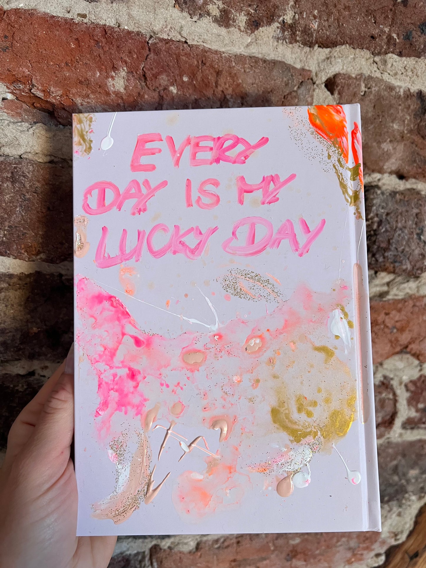 Handbemaltes Dankbarkeitsjournal mit Kunstwerk auf dem Cover
