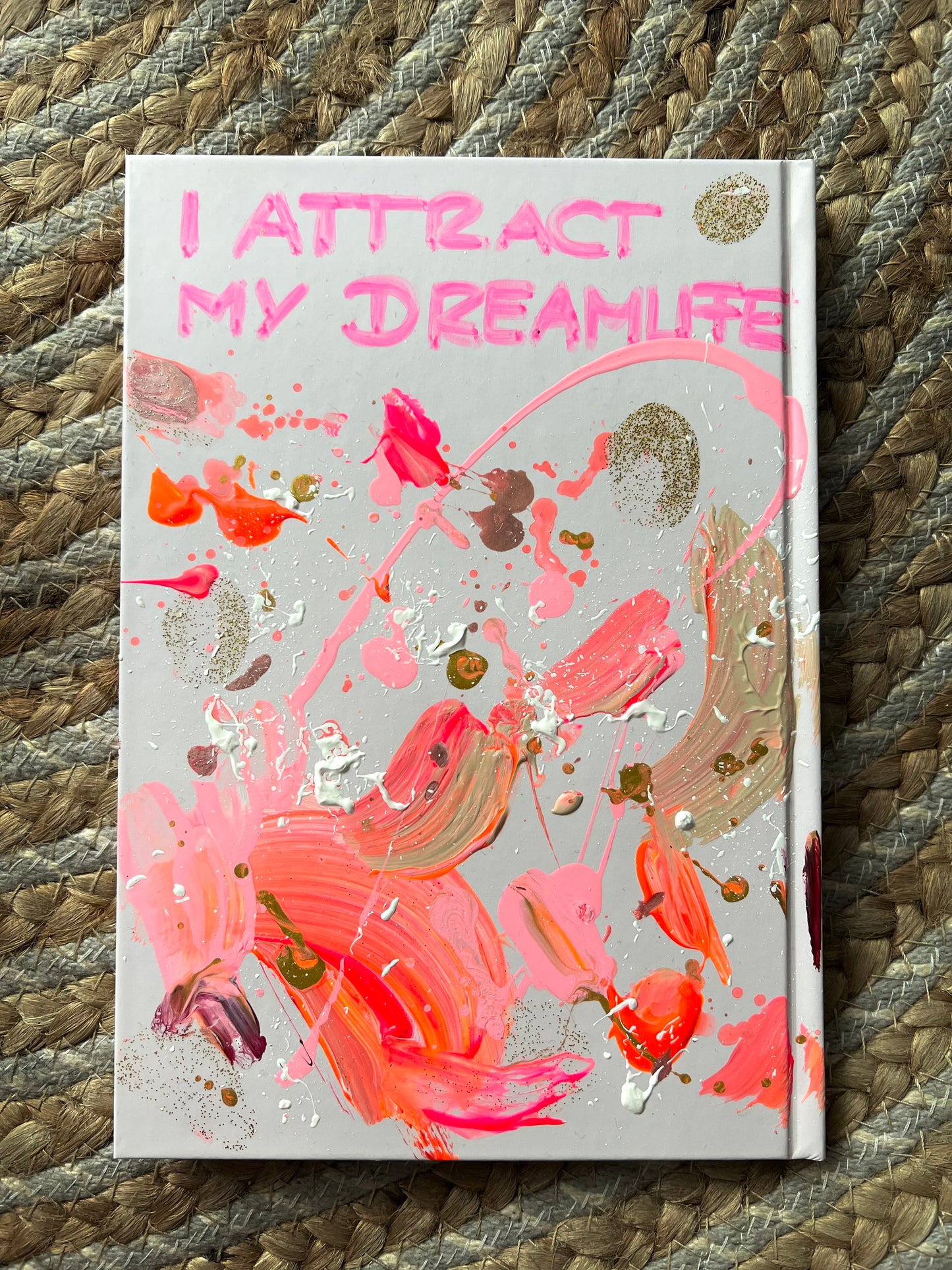 Handbemaltes Dankbarkeitsjournal mit Kunstwerk auf dem Cover