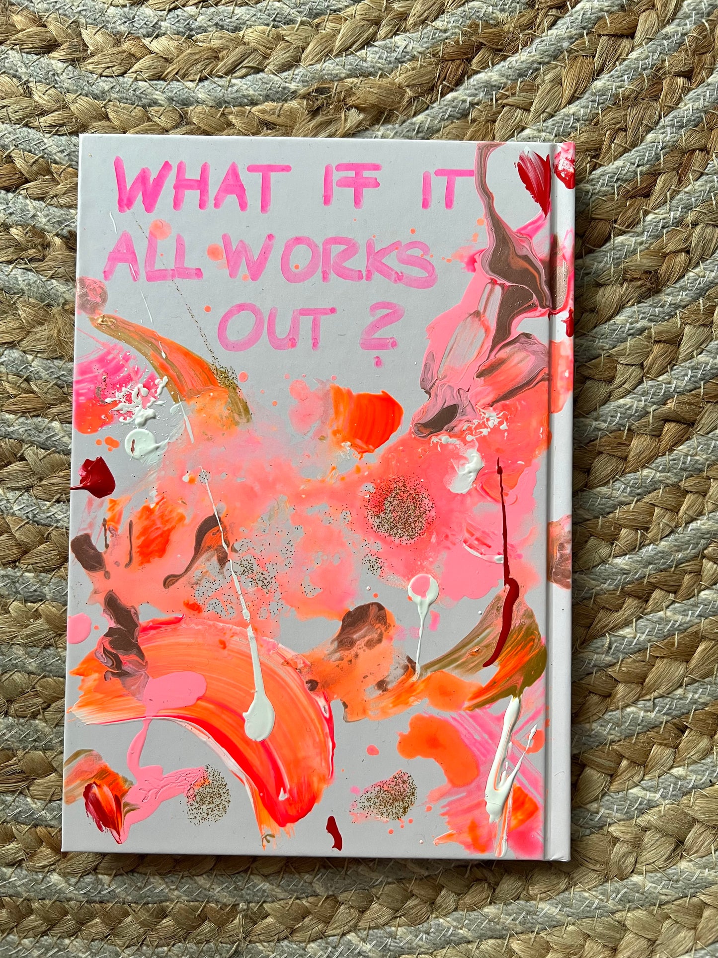 Handbemaltes Dankbarkeitsjournal mit Kunstwerk auf dem Cover