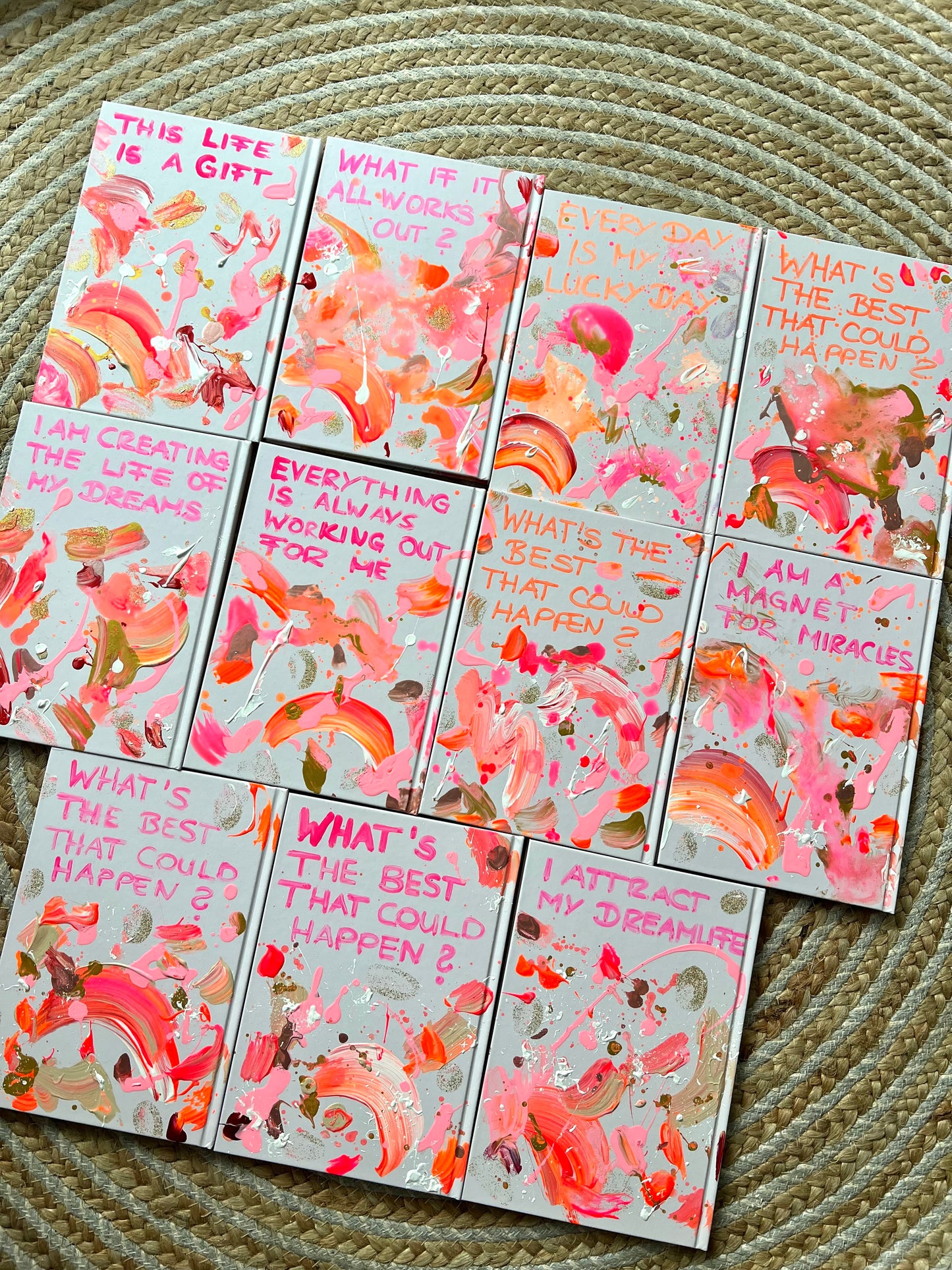 Handbemaltes Dankbarkeitsjournal mit Kunstwerk auf dem Cover