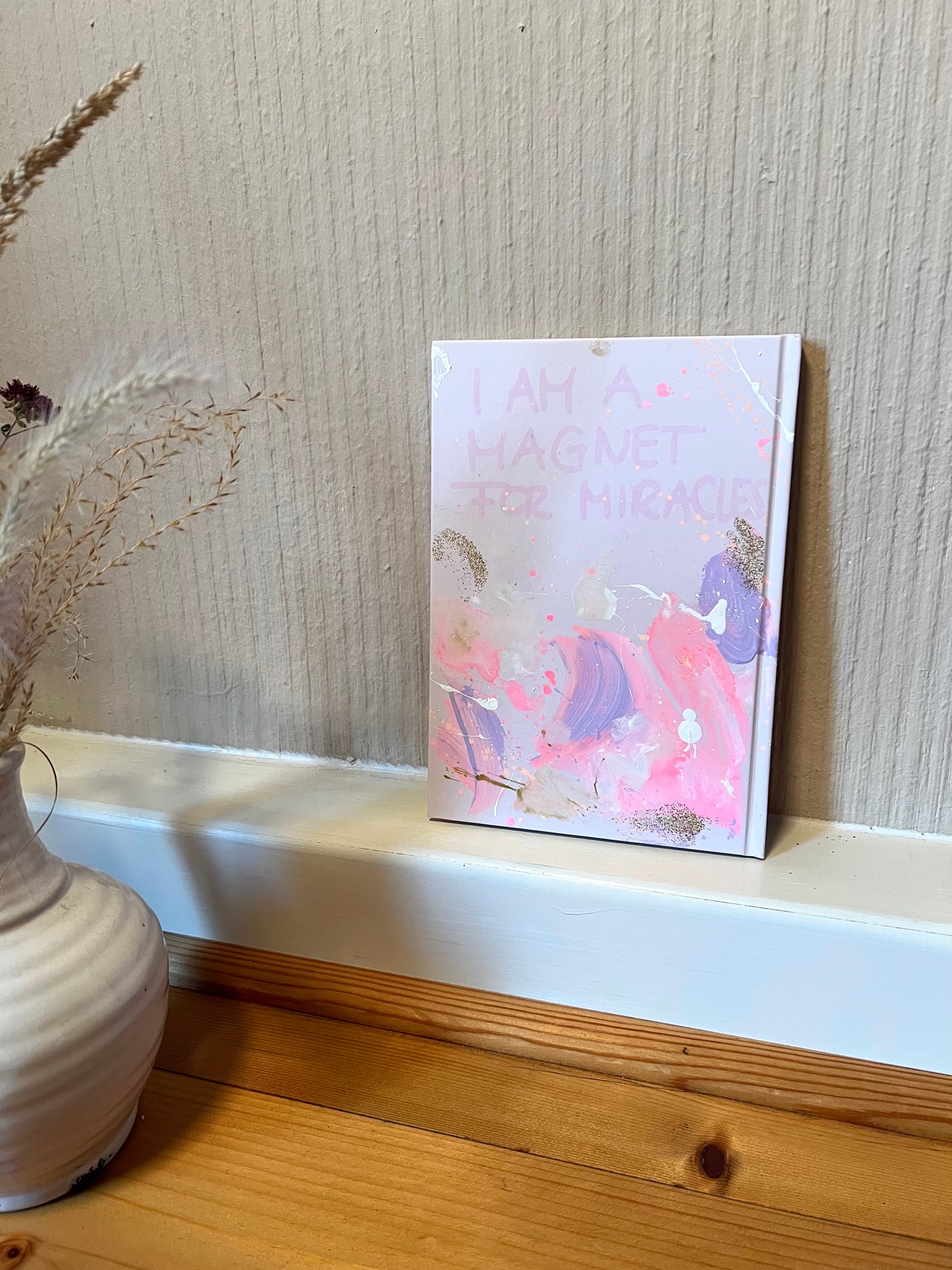 Handbemaltes Dankbarkeitsjournal mit Kunstwerk auf dem Cover